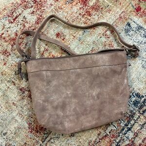 Classic Everyday Crossbody Bag - Taupe